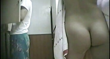 ລູກສາວຈັບແມ່ມີເພດສໍາພັນທາງຮູທະວານກັບແຟນຂອງນາງ