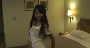 Pats ragazzo guy shoves ເປັນຕົ້ນສະບັບຢູ່ໃນວເປັນ slut ຫນຸ່ມ