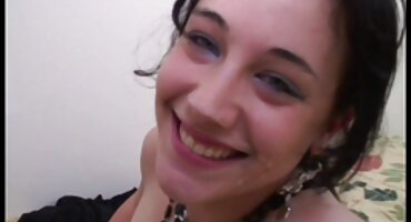 ລຸງເກົ່າປີນ cock ໃນ pussy ຫນຸ່ມ