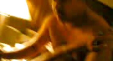 ຜິວເນື້ອສີຂາວທີ່ມີກົ້ນງາມໄດ້ຂັບເຄື່ອນສຸດ cock ໃຫຍ່