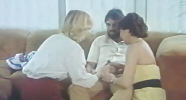 ຕັດທີ່ດີເລີດຂອງການຮ່ວມເພດສັດທີ່ມີ chicks ຈາກເກມ Ape ຂາ