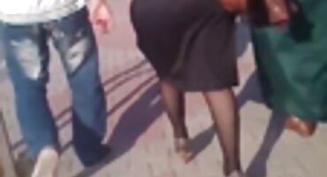 Brunette Lesbian ໄດ້ໄປຫາເພື່ອນເພື່ອໃຫ້ lick pussy ຂອງນາງ