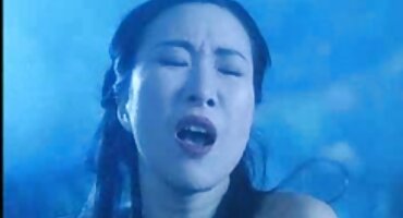 ນາງບໍ່ໄດ້ປິດບັງວ່າຂ້າພະເຈົ້າຕ້ອງການໃນກົ້ນແລະຍອມຈໍານົນກັບມະເຮັງໃນຂັ້ນຕອນຂອງຂັ້ນໄດ