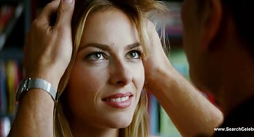 ເດັກຍິງ Busty ດູດແຟນຂອງນາງໃນຂະນະທີ່ພໍ່ແມ່ຢູ່ໃນເຮືອນ