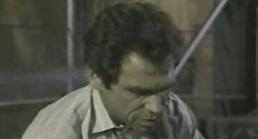 ເດັກຍິງທີ່ມີດັງເຈາະຢ່າງຊັດເຈນ fucks ເພື່ອນນັກຮຽນຂອງນາງ