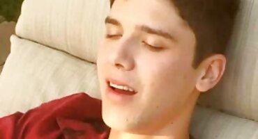 ສິລະປິນ milf ງາມ fucks ແຟນຂອງນາງສໍາລັບການດົນໃຈ