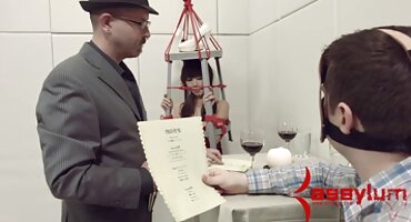 ເຮັດໃຫ້ blowjob drool ງາມກ່ອນທີ່ຈະໃຫ້ໃນກົ້ນ