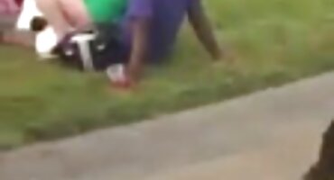 ງາມ Babitter Sitter ຄໍ blowjob ແລະຮູທະວານຊົດໃຊ້ສໍາລັບຄວາມຮູ້ສຶກຜິດຂອງນາງຢູ່ທາງຫນ້າຂອງເຈົ້າຂອງ