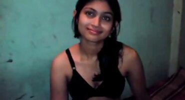 ຄົນຮັກບັງຄັບໃຫ້ຜິວເນື້ອສີຂາວ glamorous ດູດດ້ວຍ Deepthroat