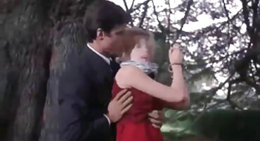 ເພື່ອນແຟນໄດ້ປີນເຂົ້າໄປໃນກາງເກງຂອງຂ້ອຍເພື່ອດູດ cock ຂອງຂ້ອຍ