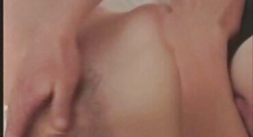 Tattooed MILF ດູດ cock ຂອງຜູ້ຊາຍກ່ອນທີ່ຈະ fucking pussy ຂອງນາງ