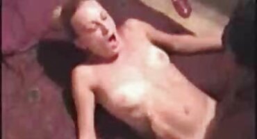 Horny bitch ເອີ້ນວ່າ guy ກັບຫ້ອງນ້ໍາເພື່ອ fuck ຂອງນາງ