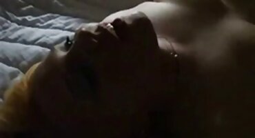 Bitch Incendiary ໄດ້ຮັບ cum ຫຼາຍໃນໃບຫນ້າຂອງນາງ