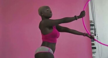 ອຸດົມສົມບູນ Milf ດູດບານ lover ຂອງນາງແລະ fucks ເຂົາໃນ poses ທີ່ແຕກຕ່າງກັນ