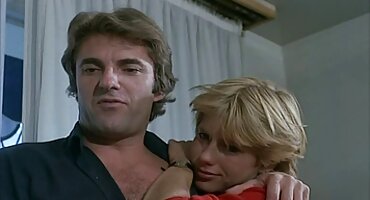 ໄກ່ຮຽວພົບຄວາມສະດວກສະບາຍໃນ cock ແຂງຂອງເພື່ອນຂອງນາງ