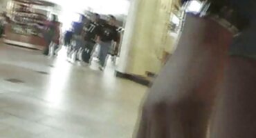 ຜິວເນື້ອສີຂາວຢ່າງຫ້າວຫັນ pleasuring ປາກແລະ pussy fucking