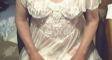 Brunette drained ບານຂອງຄົນທີ່ຮັກກ່ອນທີ່ຈະໄປພິພິທະພັນ