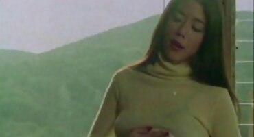 ສອງ lesbians ທີ່ສົມບູນແບບໃນຄວັນຢາສູບຢ່າງຊັດເຈນ caress pussies ຂອງເຂົາເຈົ້າກັບ vibrator