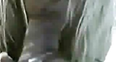 ແມ່ຍິງຫນຸ່ມ Insolent fucked ໂດຍ lover ຂອງນາງຢູ່ທາງຫນ້າຂອງຜົວຜູ້ໃຫຍ່