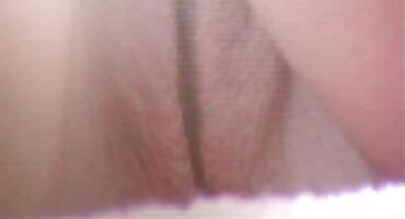 ເດັກຍິງຜິວເນື້ອສີຂາວໃຫ້ blowjob ທີ່ດີແລະໄດ້ຮັບຂຶ້ນແບບ doggy ກັບ fuck