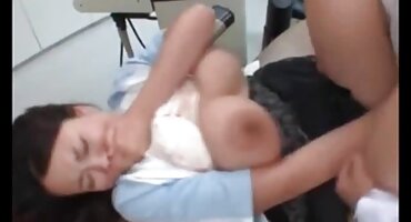 ຜິວຫນັງ bionda ຜິວເນື້ອສີຂາວດູດ cock ebony ຍາວຍາວ