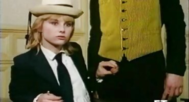 ຜູ້ຊາຍ cumshot ໃນ brunette ຫຼັງຈາກ fucking ໃນແບບ doggy ປ່າໄມ້