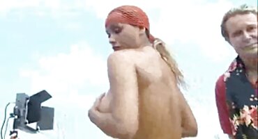 ໂດຍບໍ່ຕ້ອງລໍຖ້າຜູ້ຊາຍ,ລາວໄດ້ຈັດແຈງ pussy handjob ຢູ່ທາງຫນ້າຂອງກ້ອງຖ່າຍຮູບ