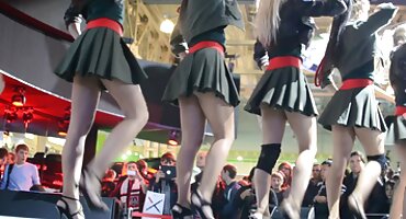 Fucks ຕື່ນເຕັ້ນ bitch ກັບເຄື່ອງສັ່ນ