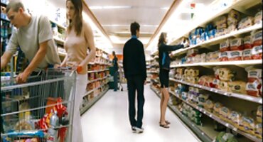 ນາງຖິ້ມແລະໄດ້ຮ່ວມເພດໃນຄີກົ້ນຂອງນາງ stepbrother