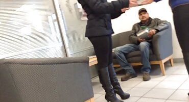 ການຮ່ວມເພດກຸ່ມ foursome ຈັດໂດຍເດັກຍິງສອງຄົນຢູ່ເທິງຕຽງກວ້າງຂວາງ