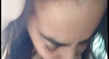 ຜິວຫນັງ bionda ຜິວເນື້ອສີຂາວ rubs pussy ຂອງນາງກ່ຽວກັບ cock guy ຂອງແລະຈະຊ່ວຍໃຫ້ເຂົາມີ