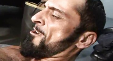 ຜິວເນື້ອສີຂາວຫຼິ້ນຮັກ cocks ໃຫຍ່