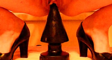 ວິດີໂອວິດີໂອ Cospla ດ້ວຍການເຈາະຮູທະວານໃນເດັກຍິງທີ່ມີຜົມສີຟ້າ