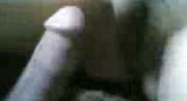 ການ masturbating ໃນຫ້ອງຂອງນາງ