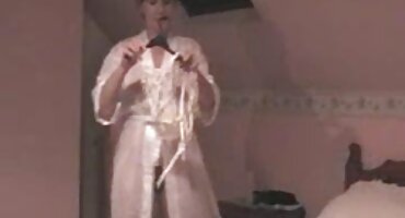 Mulatto ກັບ tits ໃຫຍ່ໃຊ້ເວລາ cock ໃນ Pussy ໄດ້