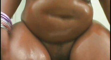 ໃນເວລາຕ້ອນຮັບ,brunette ຮຽວມາ