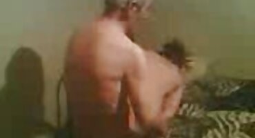 Horny brunette ຕ້ອງການໃຫ້ທ່ານປວດແລະ fuck ຂອງນາງ