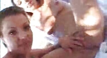 Sweetie blondes ກັບສອງ pigtails ມີເພດສໍາພັນກັບແຟນທີ່ແກ່ຂອງນາງລຸງ