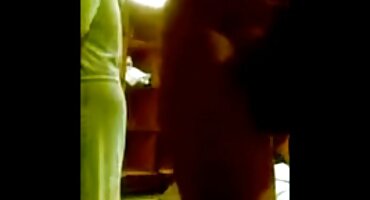 Slut Eva Elfie masturbates pussy ຂອງນາງໃນຂະນະທີ່ປະຕິບັດ oneb