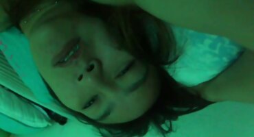 Titted ຜິວເນື້ອສີຂາວມີນ້ໍາດູດ cock oneb