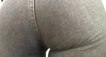 Cock ຂອງຜູ້ຊາຍແລະຫຼັງຈາກນັ້ນສະເຫນີໃຫ້ fuck ກົ້ນຂອງລາວ